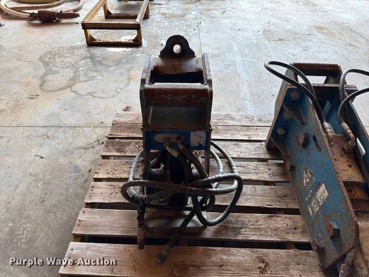image for item FN5752 Excavator attachments