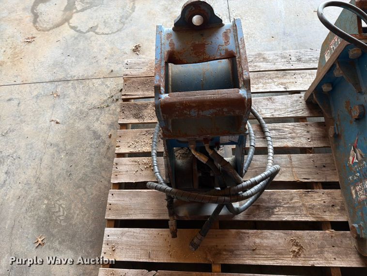 image for item FN5752 Excavator attachments