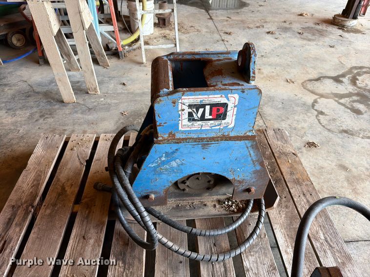 image for item FN5752 Excavator attachments