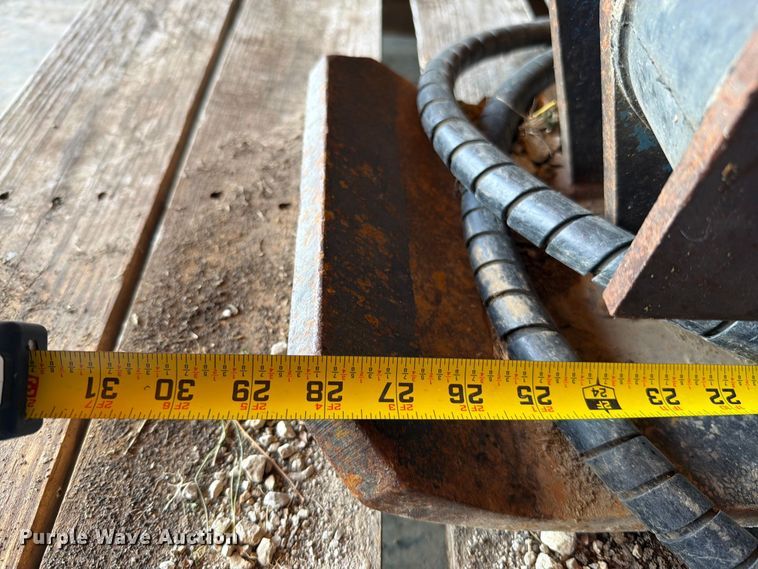 image for item FN5752 Excavator attachments