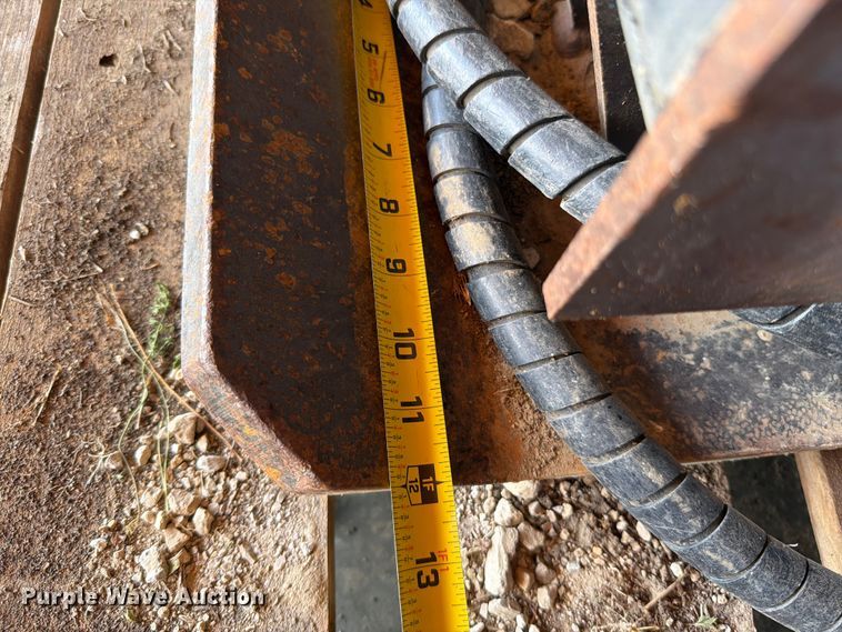 image for item FN5752 Excavator attachments