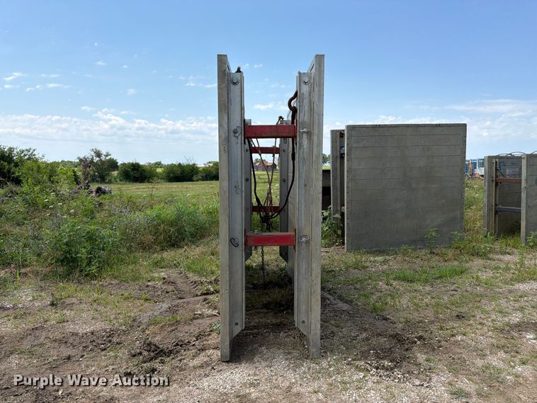 image for item FN5755 Speed Shore APS-810 trench box