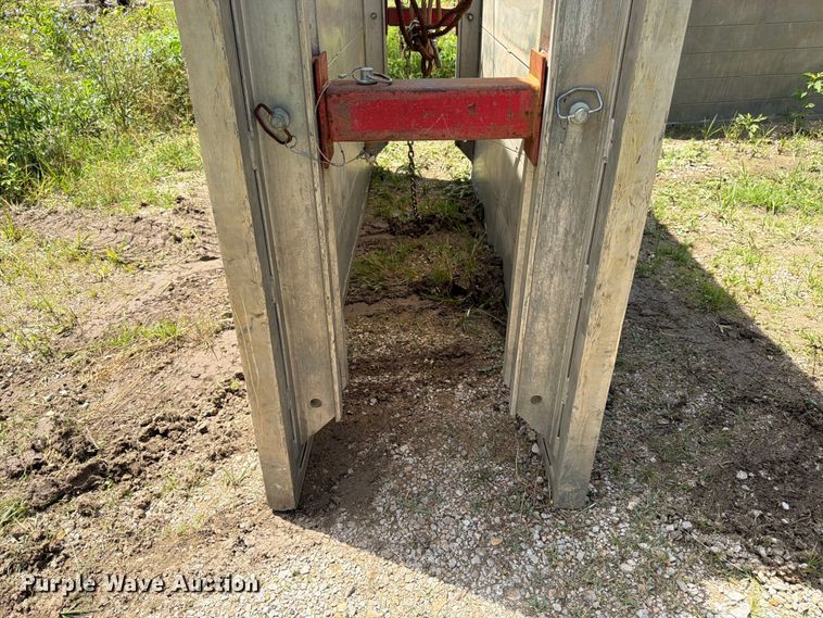 image for item FN5755 Speed Shore APS-810 trench box