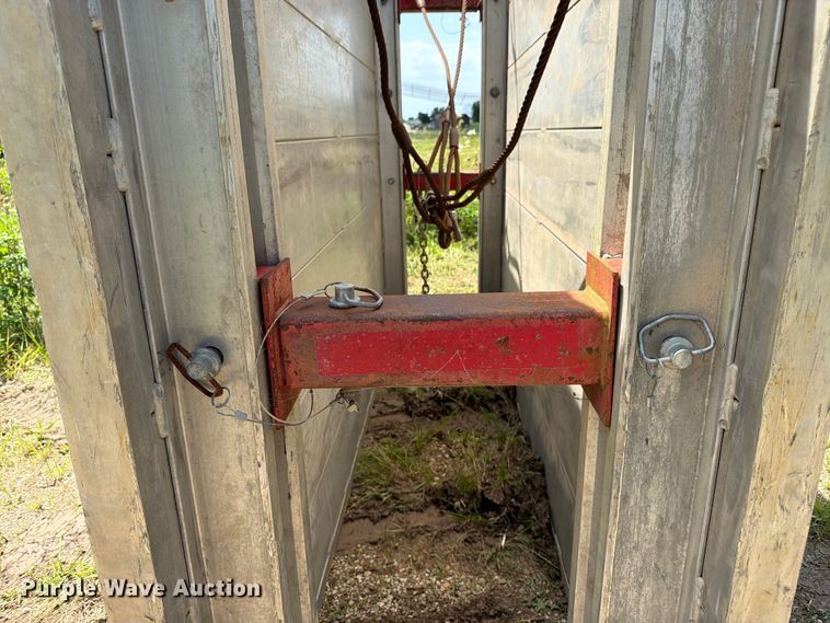 image for item FN5755 Speed Shore APS-810 trench box