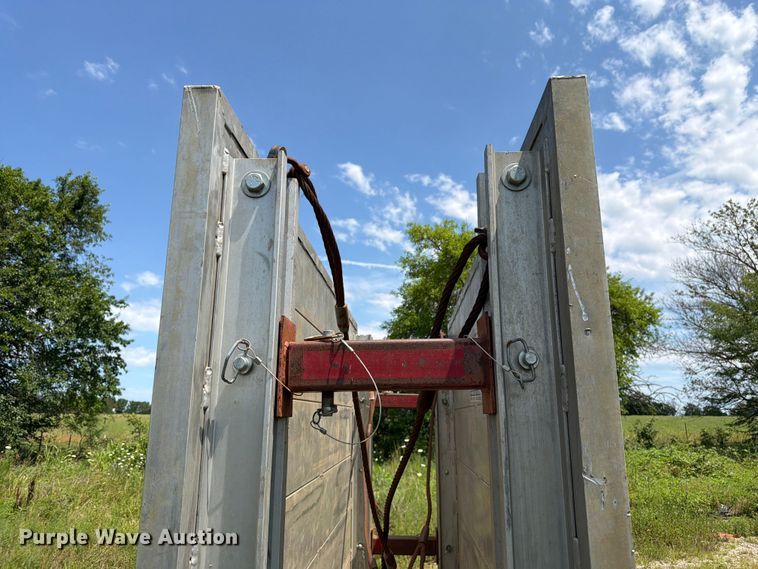 image for item FN5755 Speed Shore APS-810 trench box