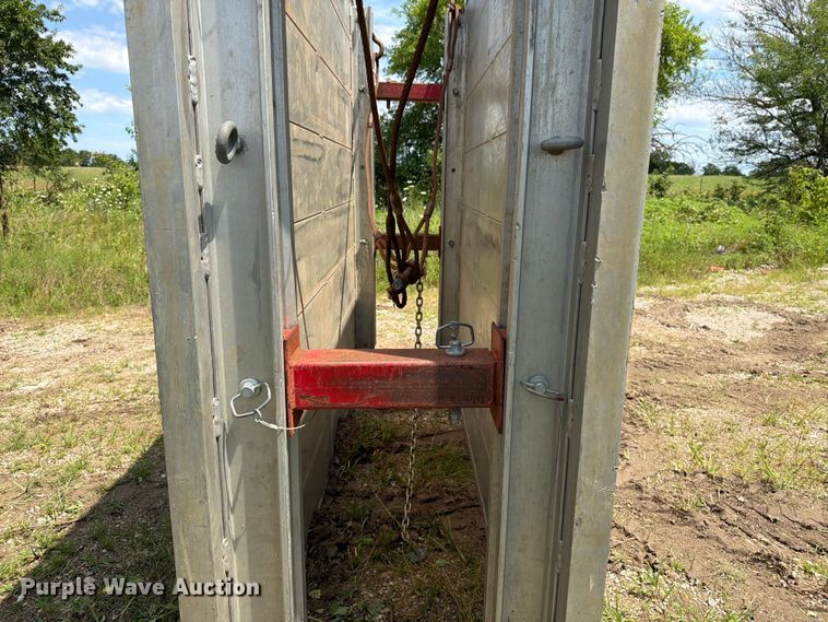 image for item FN5755 Speed Shore APS-810 trench box