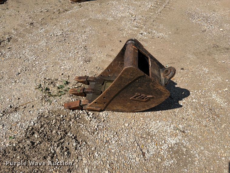 image for item FN5756 2013 Takeuchi TB138FR mini excavator