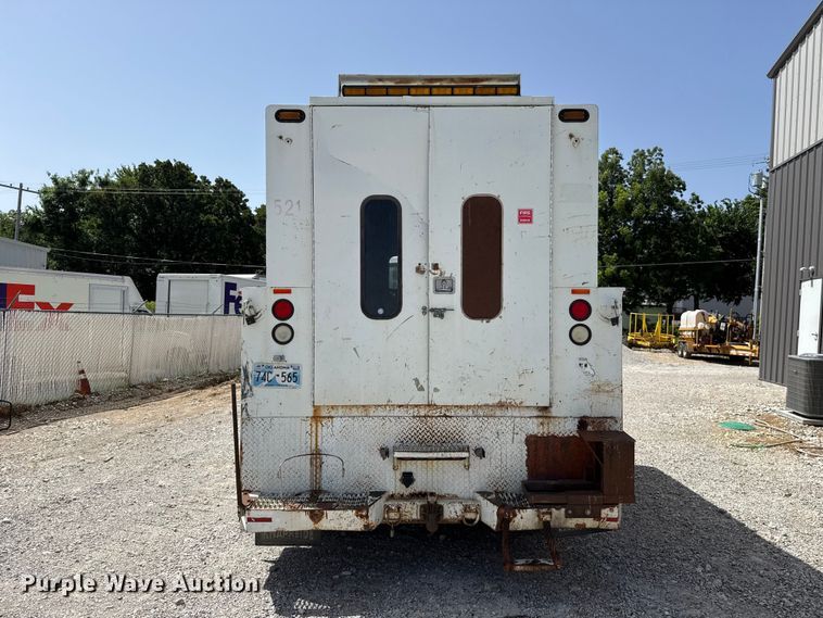 image for item FO4504 2004 International 4400 utility / service truck