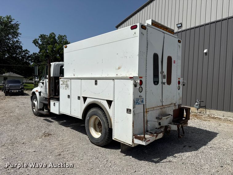 image for item FO4504 2004 International 4400 utility / service truck