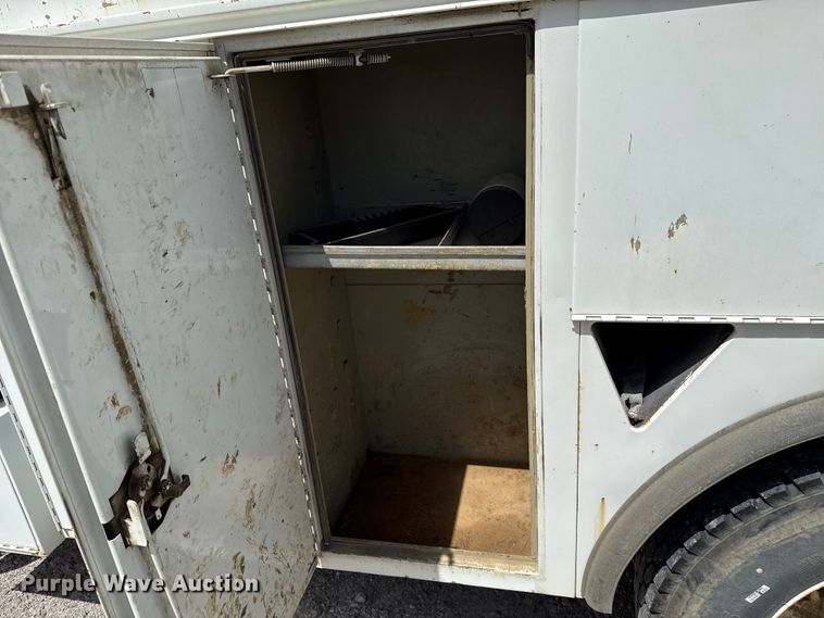 image for item FO4504 2004 International 4400 utility / service truck