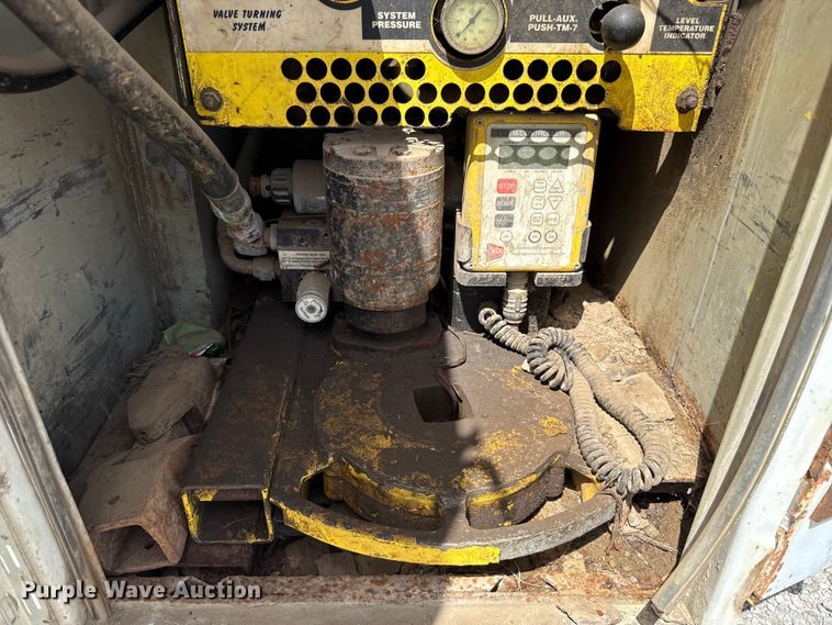 image for item FO4504 2004 International 4400 utility / service truck