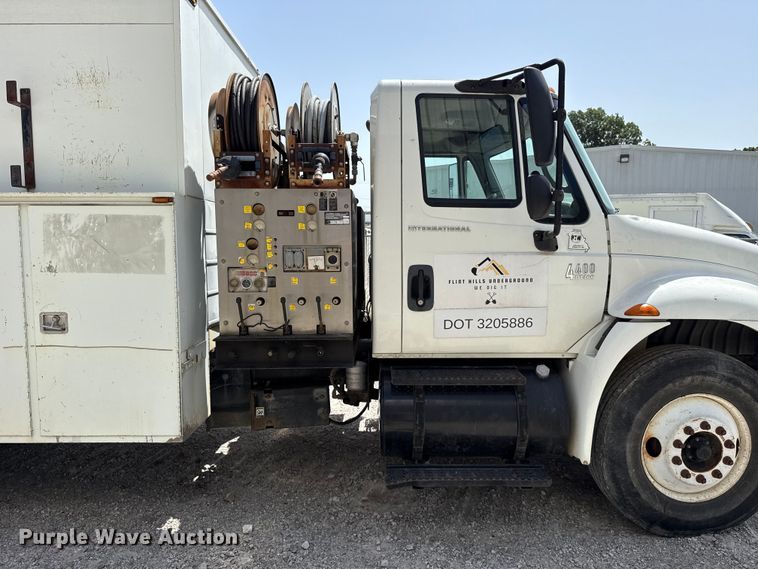 image for item FO4504 2004 International 4400 utility / service truck