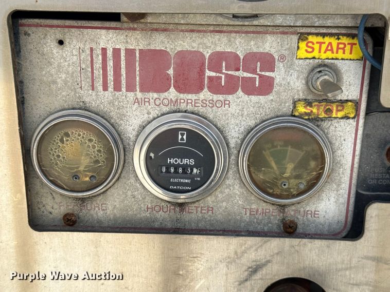 image for item FO4504 2004 International 4400 utility / service truck
