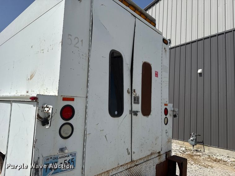 image for item FO4504 2004 International 4400 utility / service truck