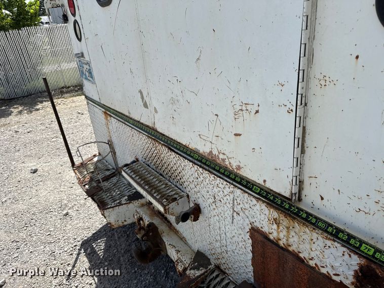 image for item FO4504 2004 International 4400 utility / service truck
