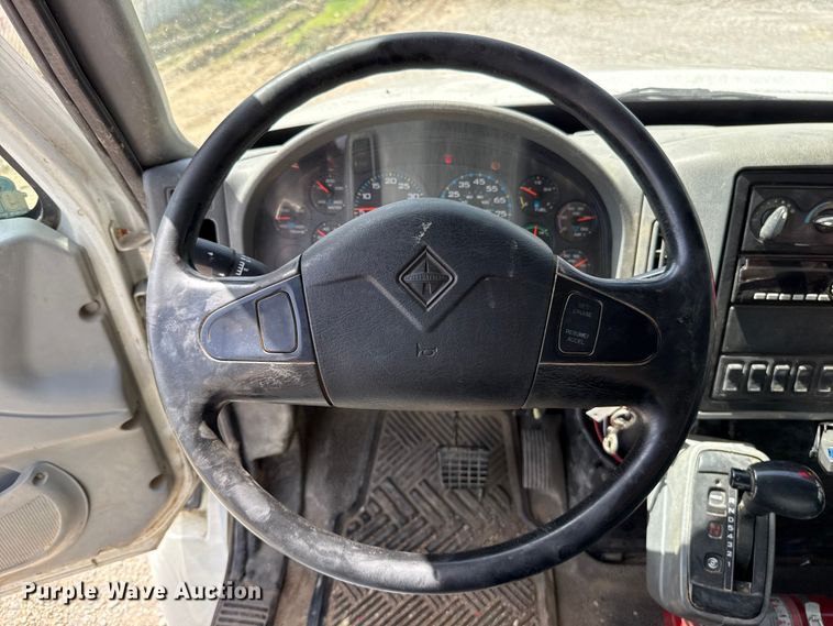 image for item FO4504 2004 International 4400 utility / service truck