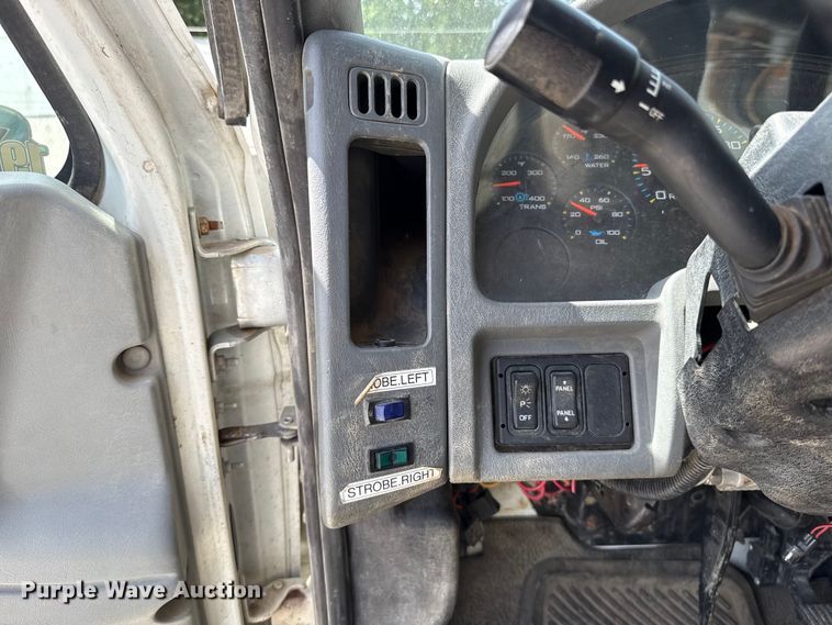 image for item FO4504 2004 International 4400 utility / service truck