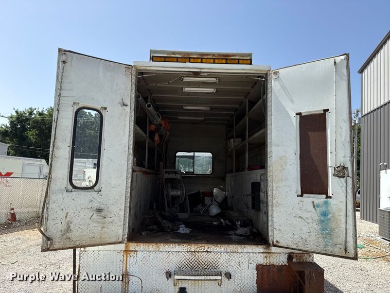 image for item FO4504 2004 International 4400 utility / service truck