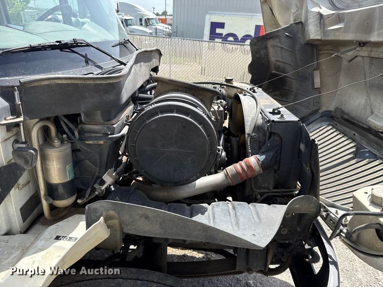 image for item FO4504 2004 International 4400 utility / service truck