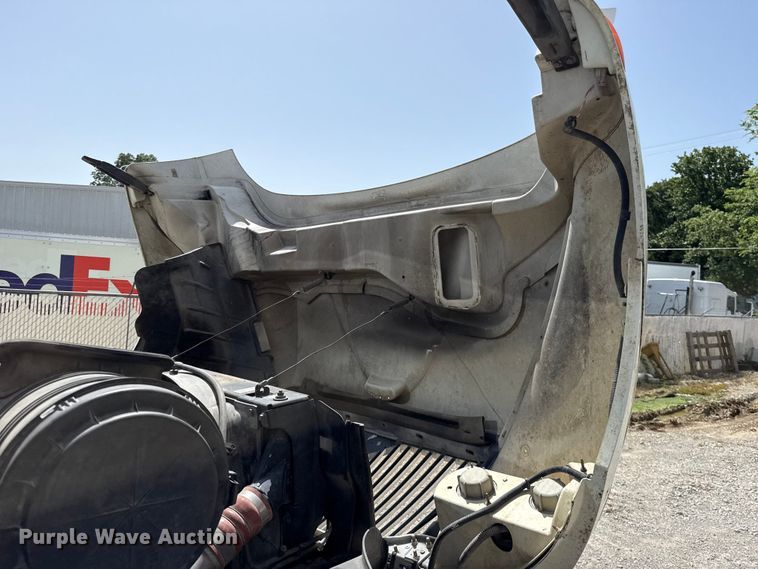 image for item FO4504 2004 International 4400 utility / service truck