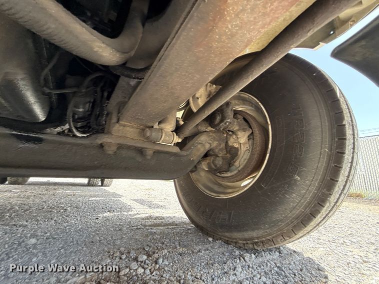 image for item FO4504 2004 International 4400 utility / service truck