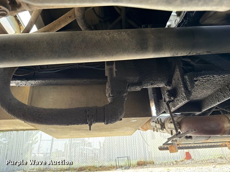 image for item FO4504 2004 International 4400 utility / service truck