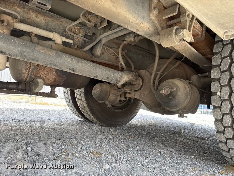 image for item FO4504 2004 International 4400 utility / service truck