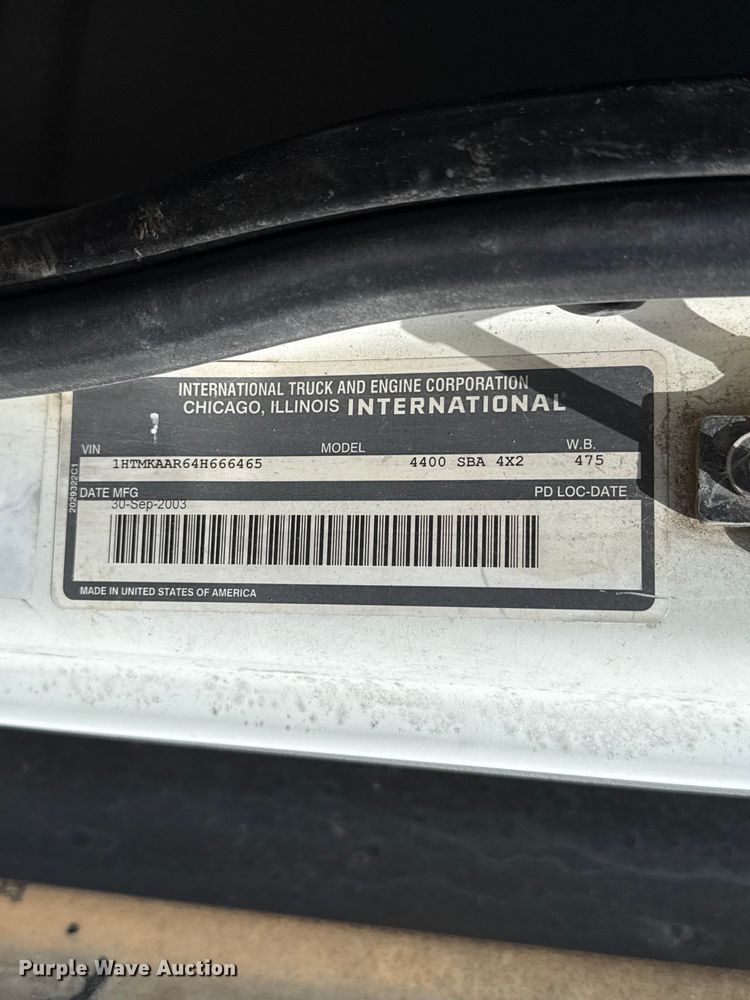 image for item FO4504 2004 International 4400 utility / service truck