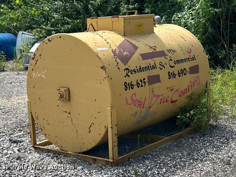 Oil tank