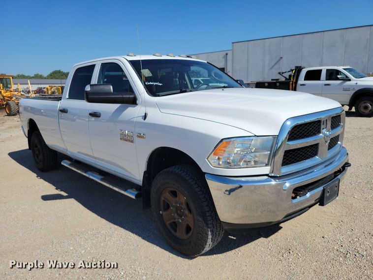 image for item FU0029 2018 RAM 3500 Crew Cab pickup truck
