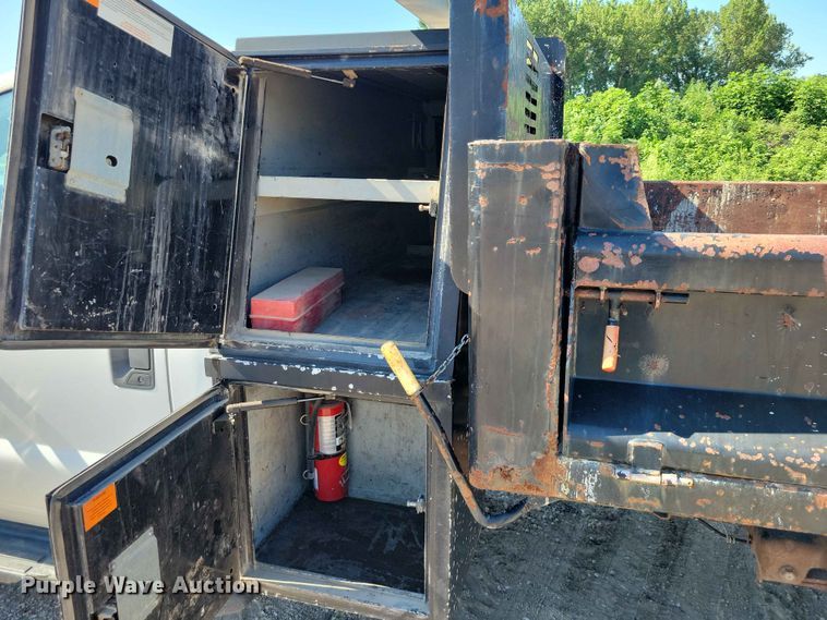 image for item FU0030 2008 Ford F350 Super Duty dump bed pickup truck