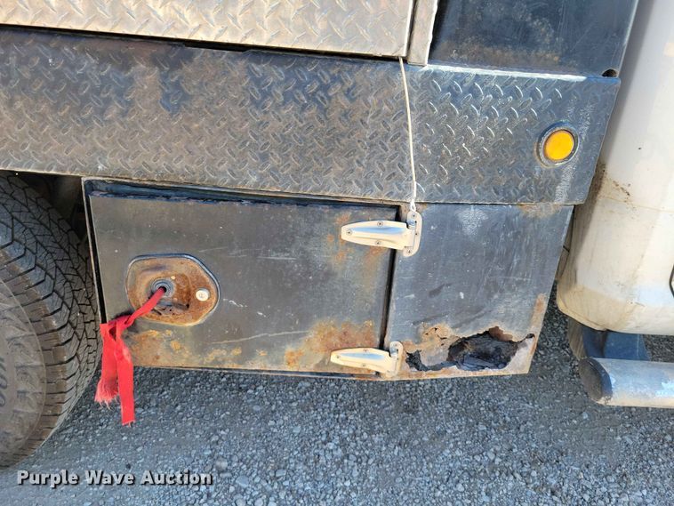 image for item FU0032 2018 RAM 2500 Crew Cab flatbed pickup truck