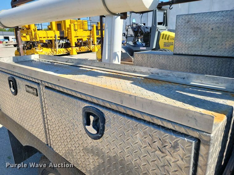 image for item FU0032 2018 RAM 2500 Crew Cab flatbed pickup truck