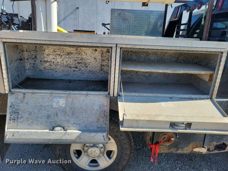 image for item FU0032 2018 RAM 2500 Crew Cab flatbed pickup truck