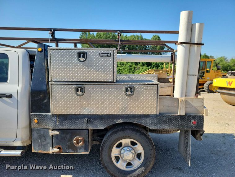 image for item FU0032 2018 RAM 2500 Crew Cab flatbed pickup truck