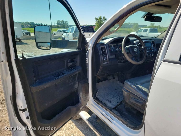image for item FU0032 2018 RAM 2500 Crew Cab flatbed pickup truck
