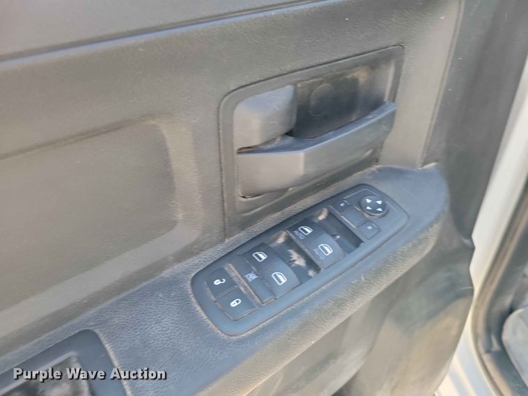 image for item FU0032 2018 RAM 2500 Crew Cab flatbed pickup truck