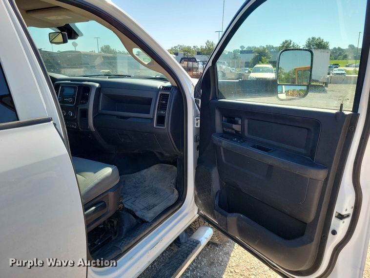 image for item FU0032 2018 RAM 2500 Crew Cab flatbed pickup truck