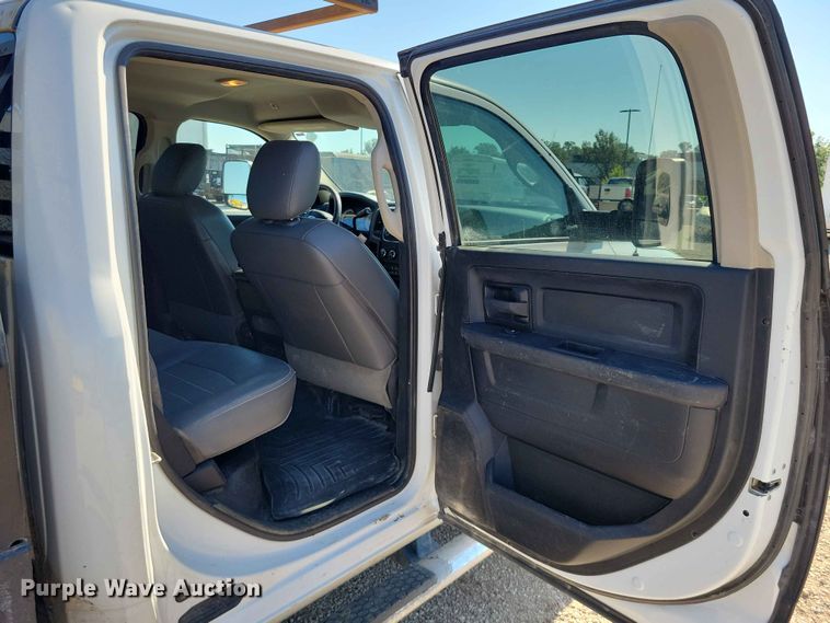 image for item FU0032 2018 RAM 2500 Crew Cab flatbed pickup truck