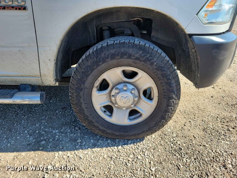 image for item FU0032 2018 RAM 2500 Crew Cab flatbed pickup truck