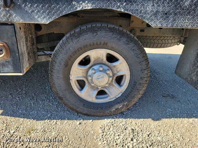 image for item FU0032 2018 RAM 2500 Crew Cab flatbed pickup truck
