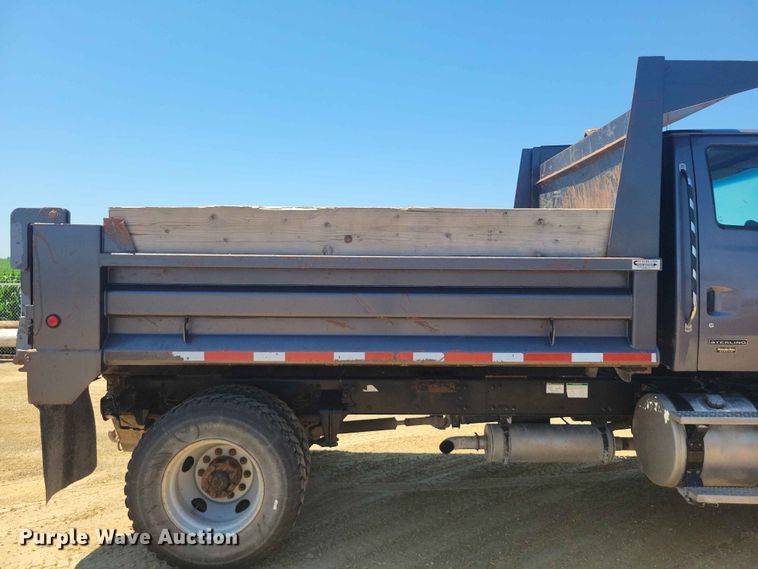 image for item FU0035 2005 Sterling L7500 dump truck