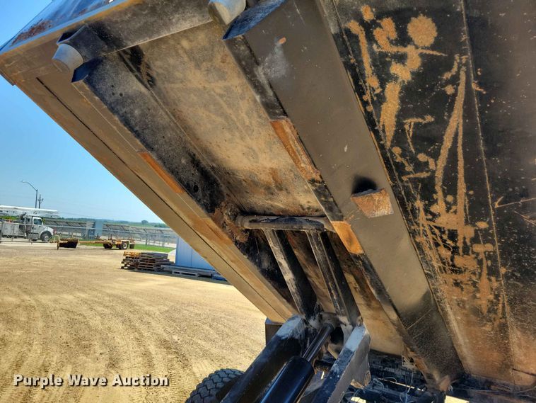 image for item FU0035 2005 Sterling L7500 dump truck