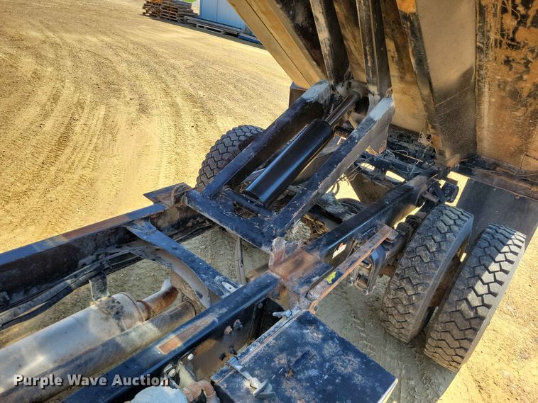 image for item FU0035 2005 Sterling L7500 dump truck