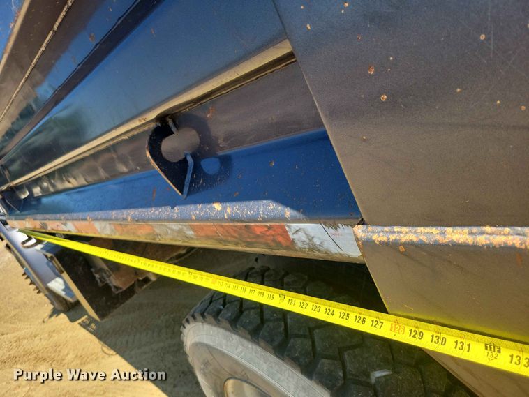 image for item FU0035 2005 Sterling L7500 dump truck