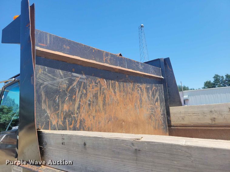 image for item FU0035 2005 Sterling L7500 dump truck