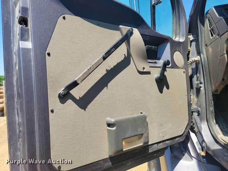 image for item FU0035 2005 Sterling L7500 dump truck