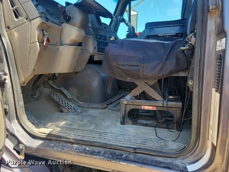 image for item FU0035 2005 Sterling L7500 dump truck