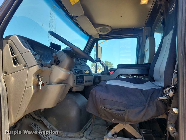 image for item FU0035 2005 Sterling L7500 dump truck
