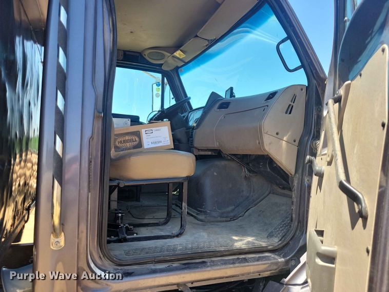 image for item FU0035 2005 Sterling L7500 dump truck